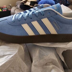 Blue Adidas VL Court 2.0 sneakers never worn size 11